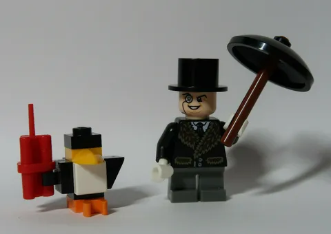 Penguin Fur Collar 76010 Batman II Super Hero LEGO® Minifigure Figure