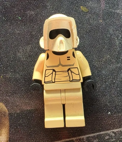 LEGO Snowtrooper Minifigure White Armor Black Gloves White Helmet Visor
