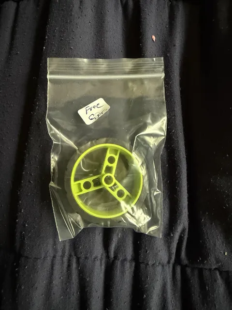 LEGO Wheel 41mm Znap Thin Tread with Black Tire 41mm Directional Tread (32247)