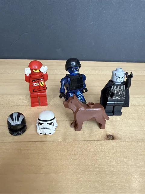 LEGO Minifigure Lot Of Characters, Dog And Helmets