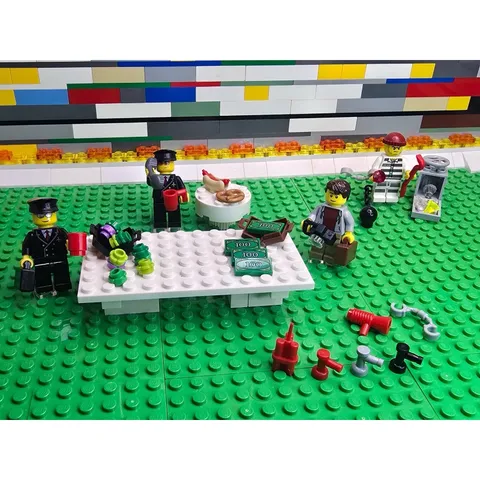 LEGO Airport Police & Jail Prisoner Minifigure Bundle