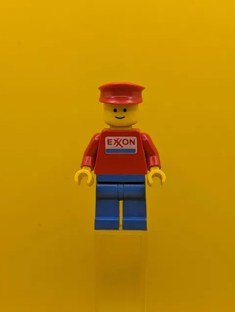 Exxon exx002 Blue Legs, Red Hat Lego Minifigure
