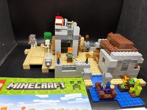 LEGO Minecraft: The Desert Outpost (21121) Complete w/ Manual & Minifigures