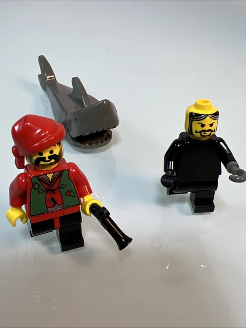 LEGO Shark Pirate Minifigure Lot Hook Hand Bandana & Blunderbuss Accessories