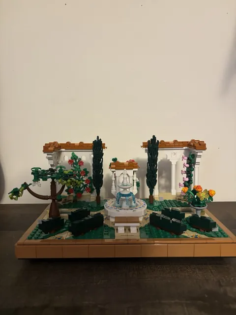 RETIRED USED LEGO Fountain Garden #10359 - NO BOX ALL PIECES INCLUDED