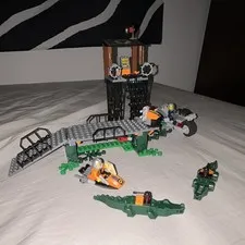 LEGO agents swamp raid 8632