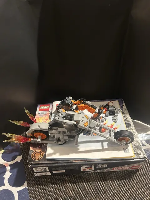 LEGO MARVEL GHOST RIDER MECH AND BIKE COMPLETE WITH FIGURE AND MANUAL