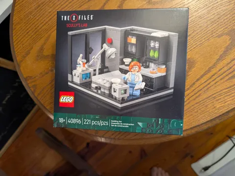 LEGO Ideas The X-Files: Scully’s Lab (40896) - Limited Edition - NEW