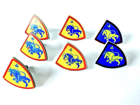 Vintage LEGO Lion Knight Shield Lot of 7 (lot2)