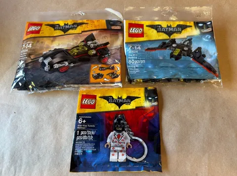 NEW LEGO THE BATMAN MOVIE LOT 30524 30526, & Kiss Kiss Tuxedo Batman RETIRED