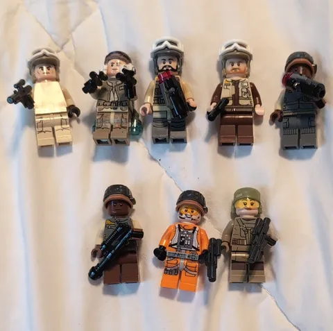 LEGO Star Wars Minifigure Lot of 8 w/ Accessories Weapons, Plastic, Age 6+