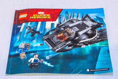 LEGO Marvel: Royal Talon Fighter Attack (76100)