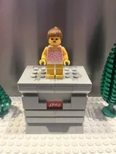 LEGO Minifigure Town Paradisa Woman Open Mouth Brown Hair 6416 - par017 Nice