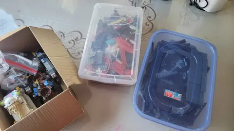 legos lot bulk (Couples of Lego Sets, incomplete, bins of legos worths)