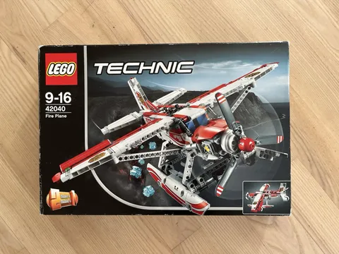 LEGO TECHNIC: Fire Plane (42040)