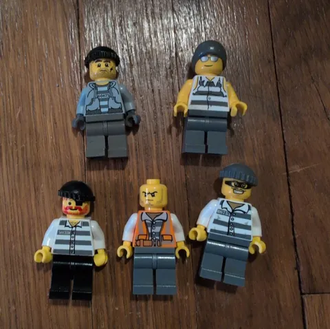 LEGO City Prisoners Minifigure Lot of 5 Prisoner Crooks Inmates With Hats