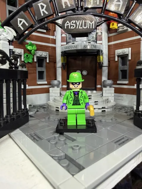 LEGO Batman Arkham Asylum Ridler Minifigure 76300
