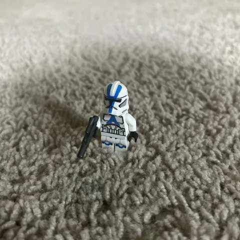 LEGO 501st Clone Trooper No Helmet Holes Hairline Crack On Right Side Torso