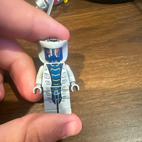 LEGO White Ninja Minifigure with Hood, Blue Head - Plastic Figure