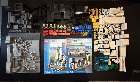 LEGO CITY: Police Headquarters (7744) 100% Complete W/ Manuals