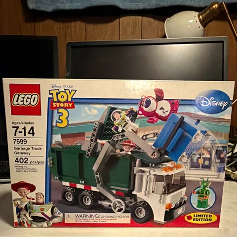 LEGO Toy Story 3 Garbage Truck Getaway Complete Set 7599 402 pcs NEW SEALED
