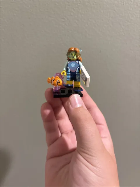 Lego 71052 Marine Biologist comes In Sealed Pack