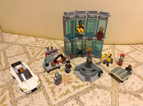 LEGO Iron Man's Armory 76216