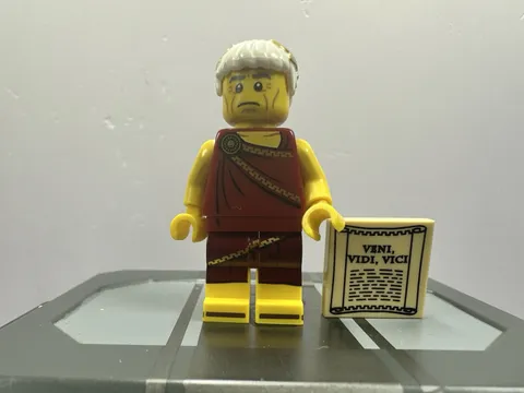 LEGO 71000 Caesar CMF Series 9 Roman Emperor Minifigure col09-5