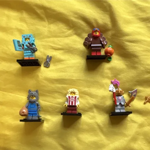 LEGO Minifigures Series 15 Lot of 5 w/ Accessories Wolf Guy Astronaut