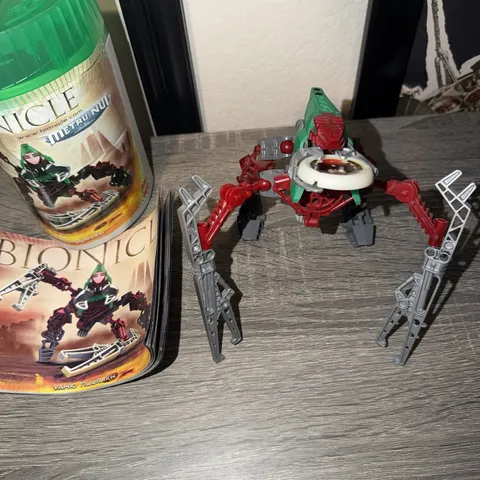 LEGO BIONICLE: Vahki Nuurakh (8614). Complete with Instructions and Canister!