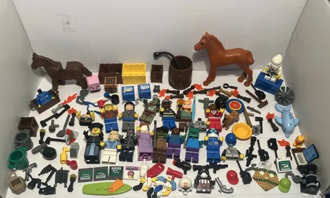 LEGO Minifigure Parts & Accessories Bulk Lot: 0.45 Lbs ! Fast Shipping