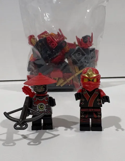 LEGO NINJAGO: Kai's Fire Mech (70500) - COMPLETE (Kai Torso Crack)
