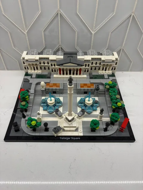 LEGO ARCHITECTURE: Trafalgar Square (21045) - Used, With Book, Missing Pieces