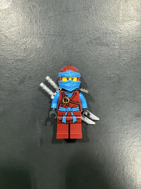 LEGO NINJAGO Day of the Departed Honor Robe Nya. Nya honor robe