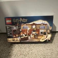 LEGO Harry Potter: Hogwarts Castle Charms Class (76442) 204 pcs Portraits 8+