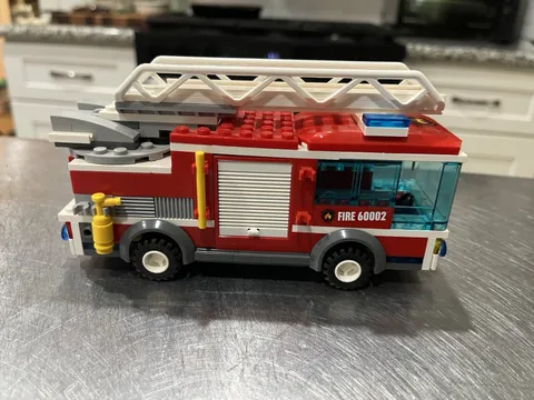 Incomplete LEGO City Fire Truck Set 60002 Missing 1 Mini Figure No Hydrant