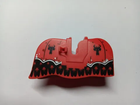 LEGO HORSE RED BARDING SMOOTH EDGE BLACK DRAGONS SILVER TRIM 70402 13744