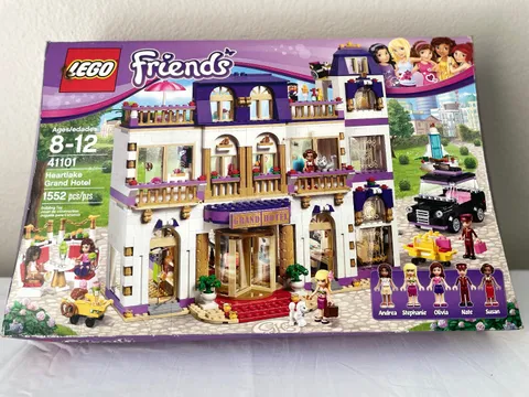 LEGO FRIENDS: Heartlake Grand Hotel (41101)