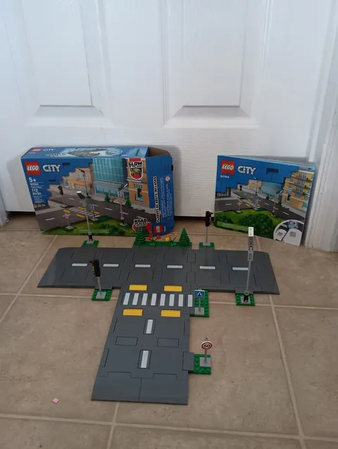 Lego City Town 60304 Road Plates 100% Complete w/Manual & Box Retired