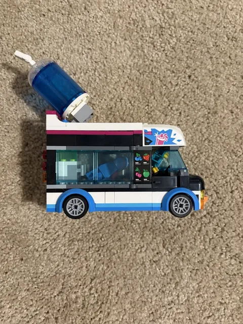 Lego penguin slushy van 60384 no box or instructions