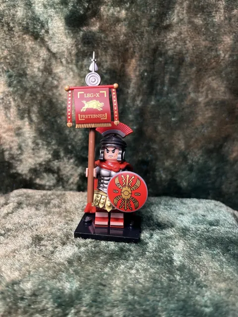 1x 54mm MINI NOVEL STANDARD BEARER 10th LEGION + 1x Banner on Genuine LEGO Base