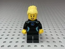 LEGO Minifigure Beachgoer Windsurfer Item No: cty0758 Set: 60153 Alternate Hair