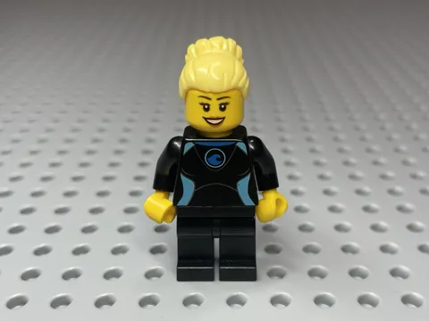 LEGO Minifigure Beachgoer Windsurfer Item No: cty0758 Set: 60153 Alternate Hair