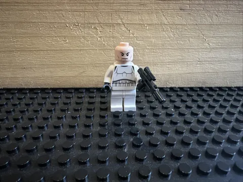 Lego Star Wars Storm Trooper White Uniform Figurine with Blaster Accessory (B1)