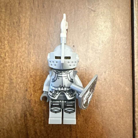LEGO Heroic Knight Minifigure Series 9 Mint condition