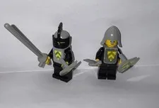 LEGO Classic Black Knight Minifigures - Vintage 1978 W/armor And Weapons