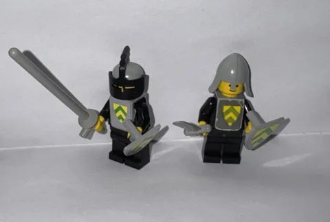 LEGO Classic Black Knight Minifigures - Vintage 1978 W/armor And Weapons