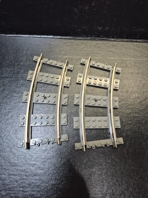 Lego World City 9V Railway TRAIN 4520 Curved Tracks Rails - set of 2 pieces