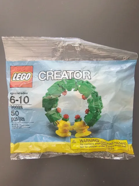 LEGO CREATOR: Holiday Wreath (30028) - Mint Condition, Unopened Polybag