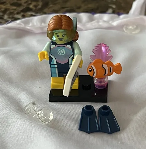 LEGO Minifigure Marine Biologist series 29 complete with box and page 